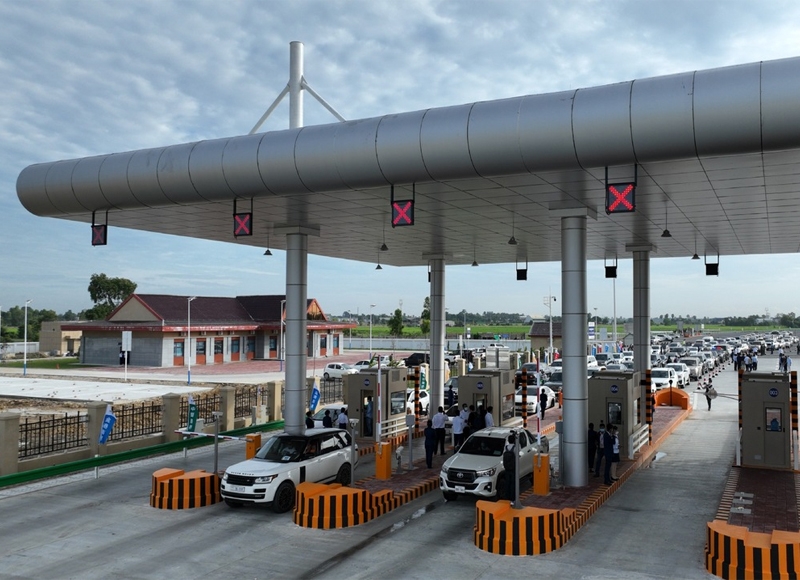 As construction on the Phnom Penh-Bavet expressway begins, a deal for the third expressway is signed